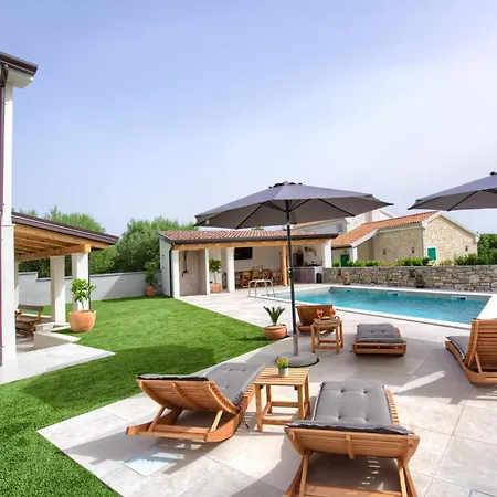 Pohman By Istra Vacation *
